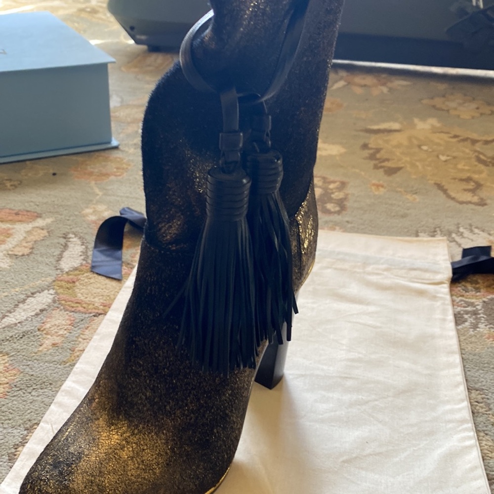 Lanvin Boots new never worn . Gold shimmer, black tassels. - Picture 8 of 14